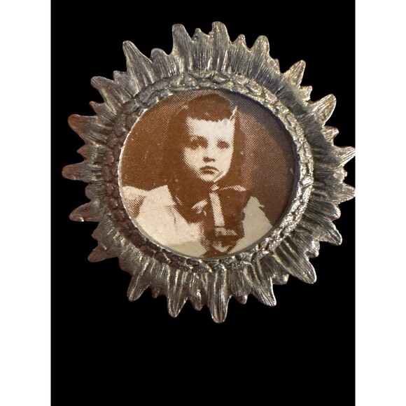 Small VTG Silver Tone Picture Photo Frame Round Ornate Filigree Fancy Mini 2” - Picture 5 of 6
